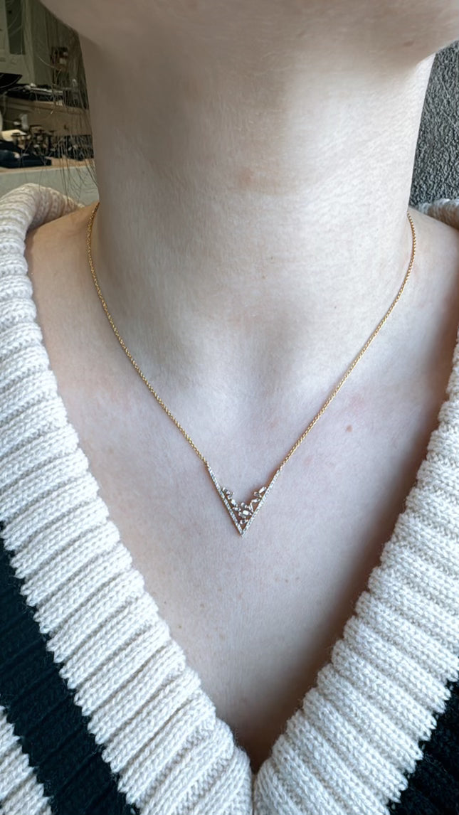 14K Yellow Gold Diamond V Filled Baguettes Necklace