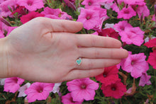 Load image into Gallery viewer, 14K Yellow Gold Malachite Extra Small Heart Charm
