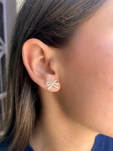 Load image into Gallery viewer, 14K Yellow Gold Large Bow Studs
